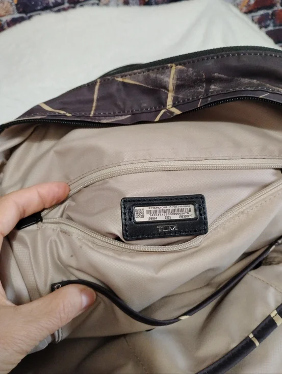 TUMI Voyageur Carson Backpack Nylon Leather ~Lines Print~ EUC - Picture 14 of 15